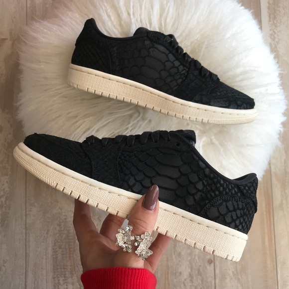 NWT nike Air Jordan 1 retro - Picture 2 of 8